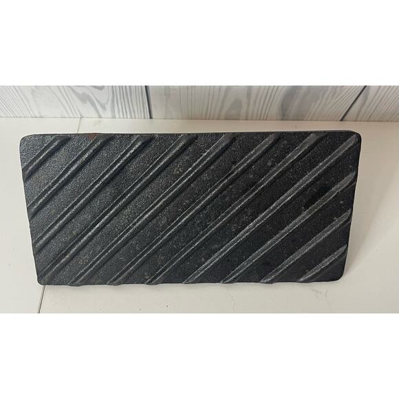 Cuisinart Cast Iron Bacon Press Great for Smash Burgers - Picture 4 of 4